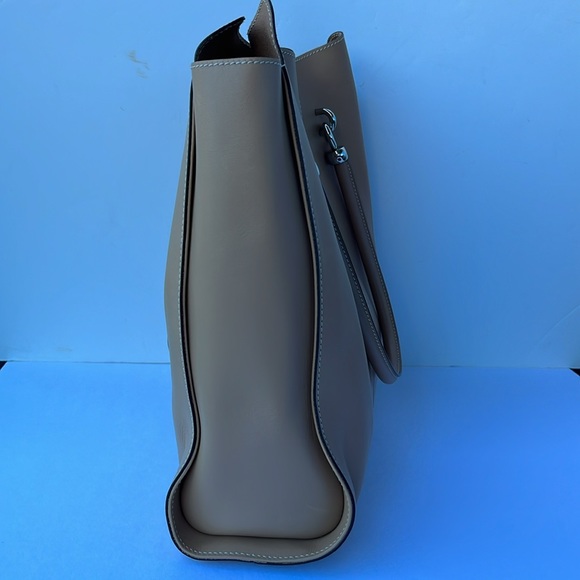 Tod's “Alo Sella” Vachetta (Tan) Large Shopping Tote Bag - Picture 6 of 16